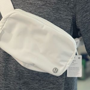 Lululemon WHITE everywhere belt bag NWT